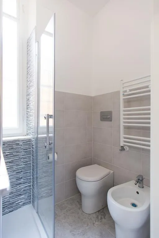 Pensión 4Rooms Milano Italia